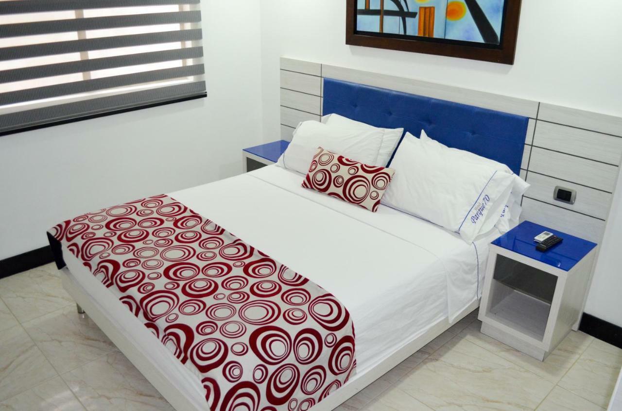 מדיין Hotel Parque 70 מראה חיצוני תמונה